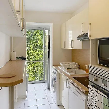 3p Terrace, With Air Conditioning And Center Within Walking Distance * Antibes