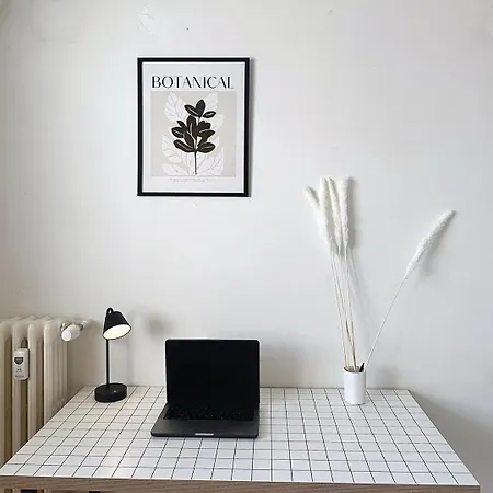 3p Terrace, With Air Conditioning And Center Within Walking Distance Antibes