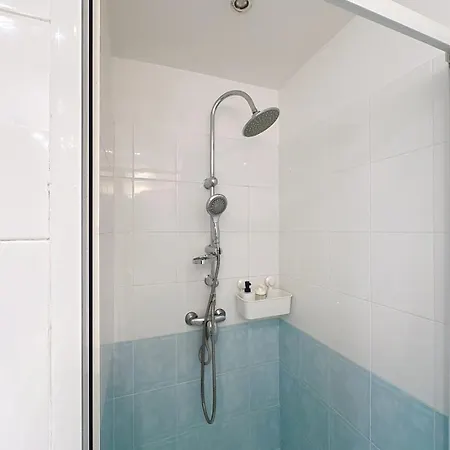 3p Terrace, With Air Conditioning And Center Within Walking Distance شقة أنتيب