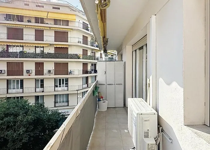 3p Terrace, With Air Conditioning And Center Within Walking Distance شقة