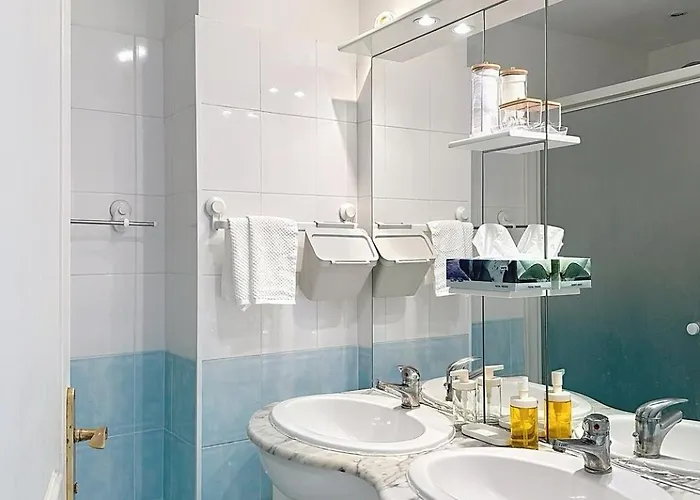 3p Terrace, With Air Conditioning And Center Within Walking Distance شقة أنتيب