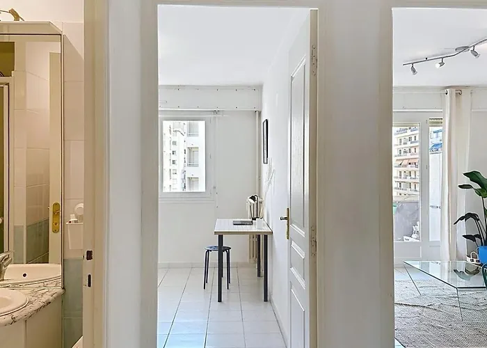 3p Terrace, With Air Conditioning And Center Within Walking Distance 昂蒂布